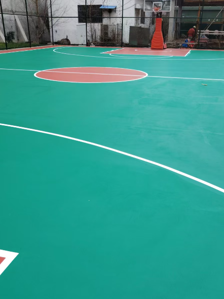 南江 球场长期使用易出现地面开裂